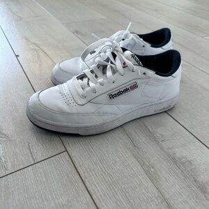 Reebok white sneaker size 7.5